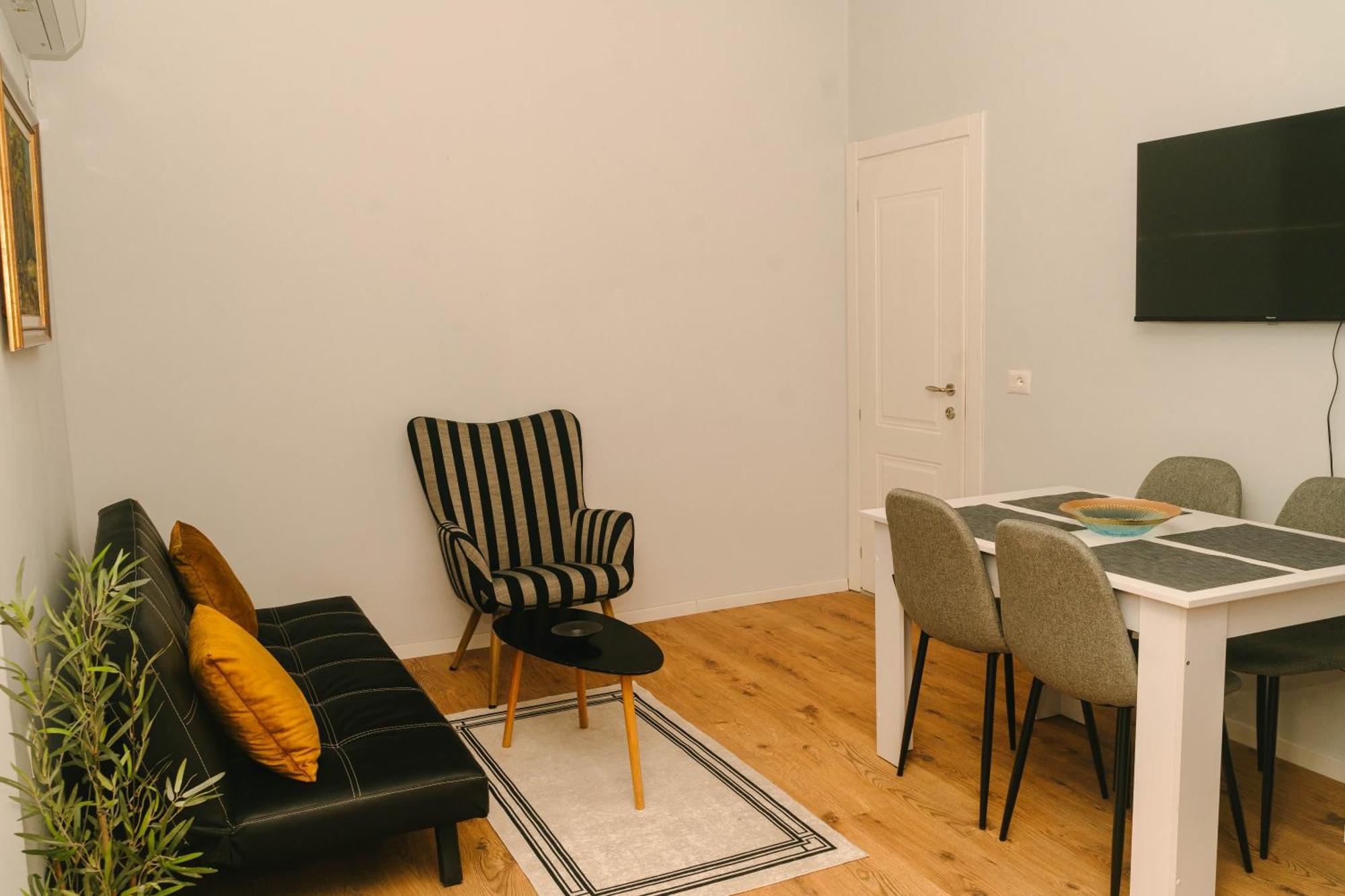 Studio Flat In Heart Of Tirana Exterior photo